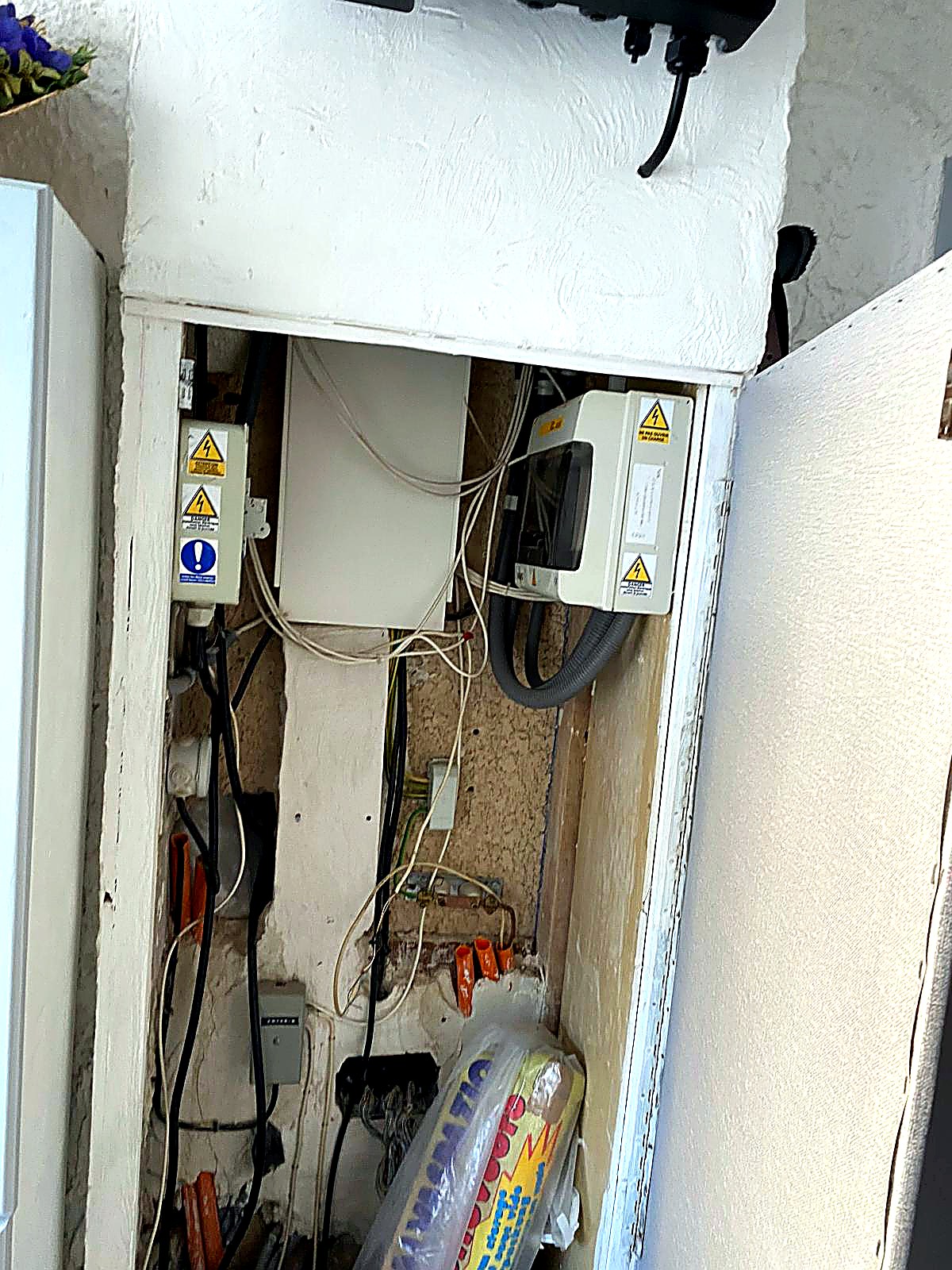 Tableau électrique en cours de rénovation