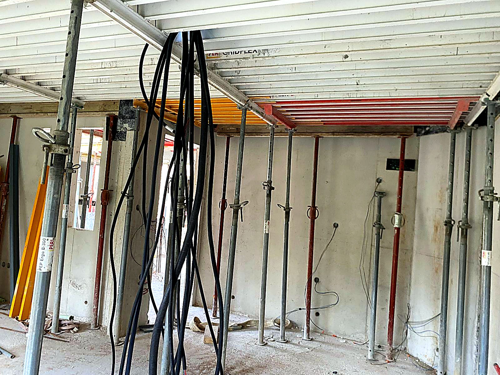 Câblage électrique apparent lors d'une rénovation