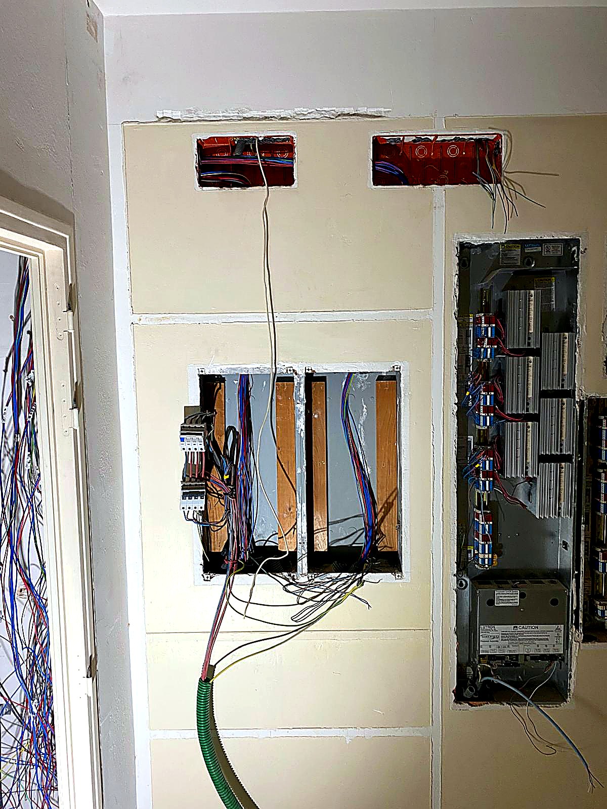 Tableau électrique en cours de remplacement